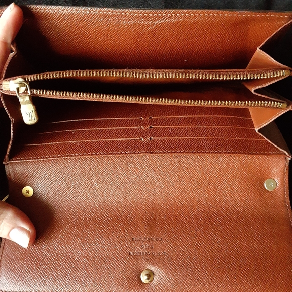 Authentic Louis Vuitton Monogram Sarah Wallet/Crossbody - Picture 6 of 12